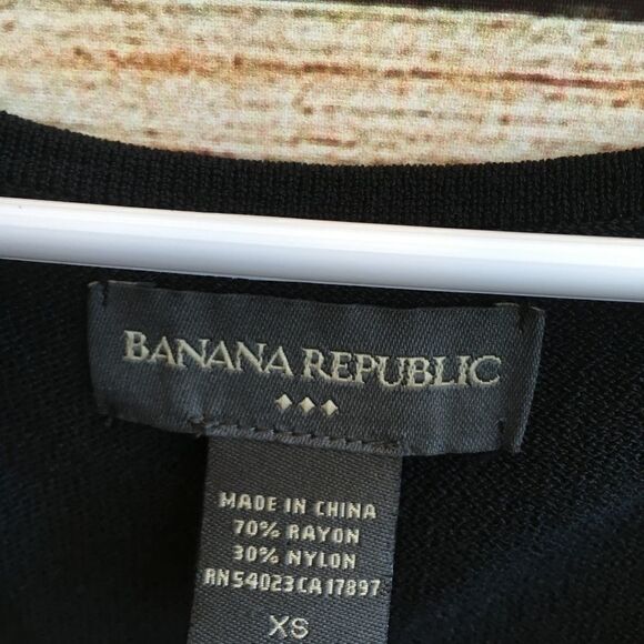 BANANA REPUBLIC FACTORY STRETCH TOP IN BLACK - Picture 4 of 5